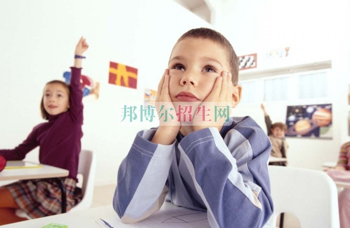 成都內(nèi)理科一專漢語言文學大專學校