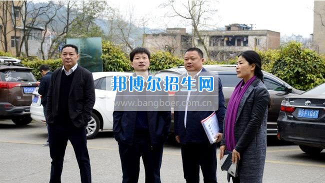 區(qū)委常委、宣傳部長邱躍峰一行視察南充市建華職業(yè)中學