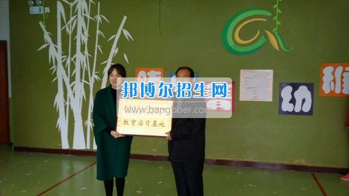 南充師范學(xué)校蔡禮儒校長赴高坪、嘉陵參加實習(xí)就業(yè)基地掛牌并看望實習(xí)生