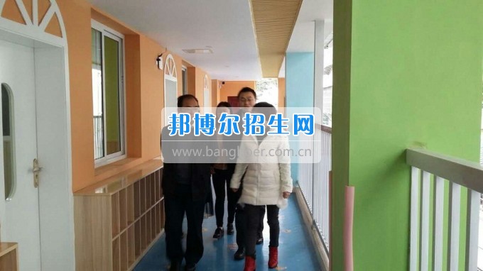 南充師范學(xué)校蔡禮儒校長赴高坪、嘉陵參加實習(xí)就業(yè)基地掛牌并看望實習(xí)生
