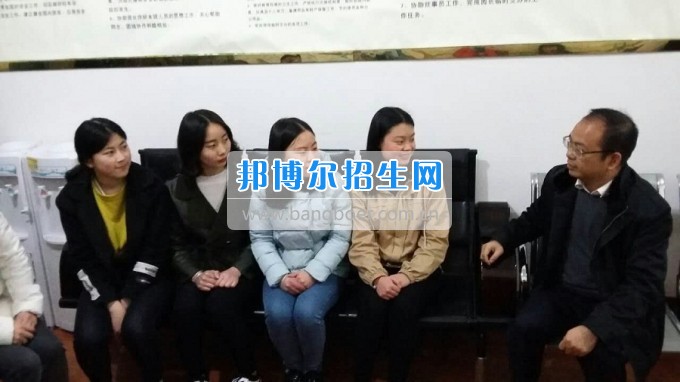 南充師范學(xué)校蔡禮儒校長赴高坪、嘉陵參加實習(xí)就業(yè)基地掛牌并看望實習(xí)生