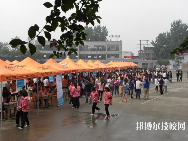 四川人民醫(yī)院護(hù)士學(xué)校2019年報(bào)名條件、招生對(duì)象