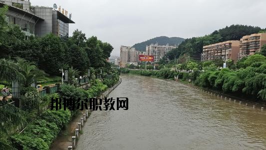 貴陽長征職業(yè)技術(shù)學(xué)校2020年報名條件、招生要求、招生對象