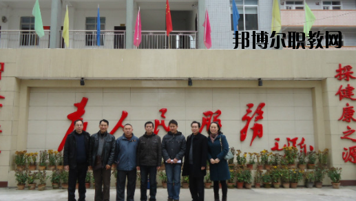 容縣衛(wèi)生學(xué)校2020年報(bào)名條件、招生要求、招生對象 