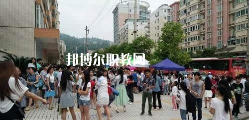 巴中市巴州區(qū)化成職業(yè)2020年報(bào)名條件、招生要求、招生對(duì)象