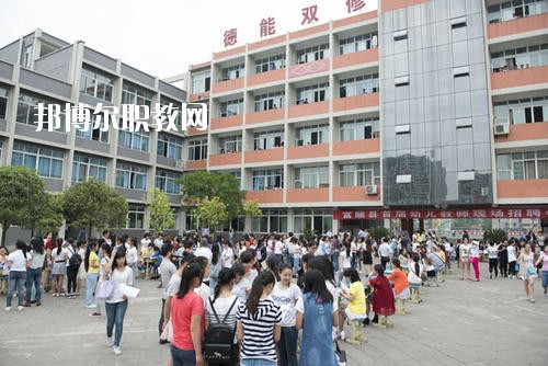富順縣福源灝職業(yè)中學2020年報名條件、招生要求、招生對象