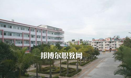 云南省普洱衛(wèi)生學(xué)校2021年學(xué)費(fèi)、收費(fèi)多少