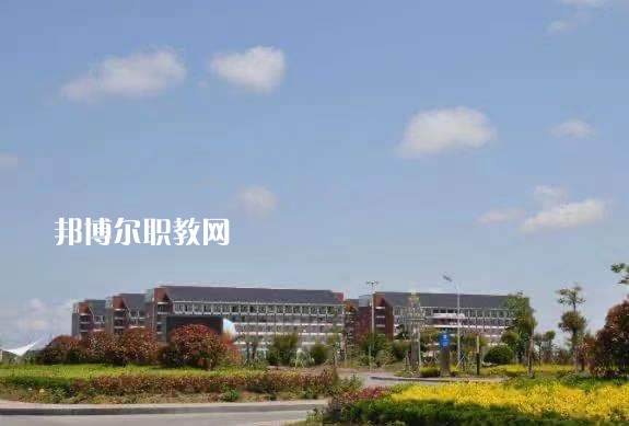 龍陵縣職業(yè)高級中學(xué)2022年報名條件、招生要求、招生對象