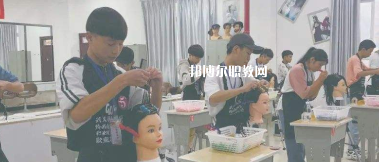 都勻工商管理學(xué)校2022年學(xué)費、收費多少