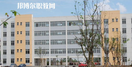 思茅衛(wèi)生學校2022年報名條件、招生要求、招生對象