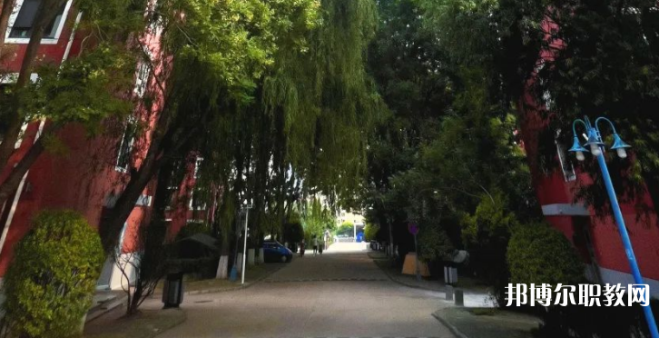 秦皇島市外事旅游職業(yè)學(xué)校地址，乘車路線